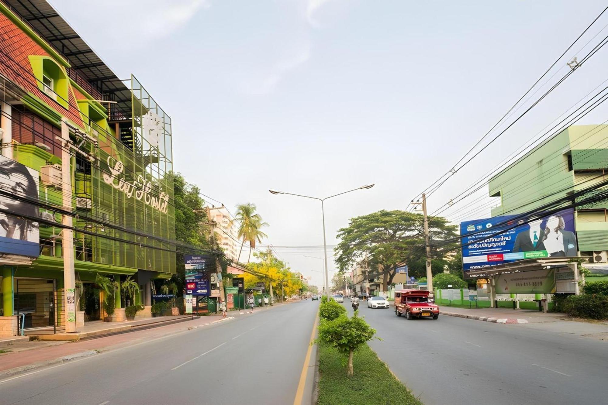 Oyo 928 Leaf Hostel Chiang Mai Exterior foto